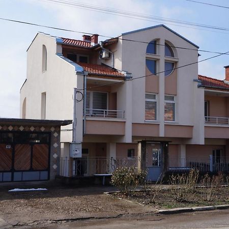 Dessi Apartment Плевен Екстериор снимка