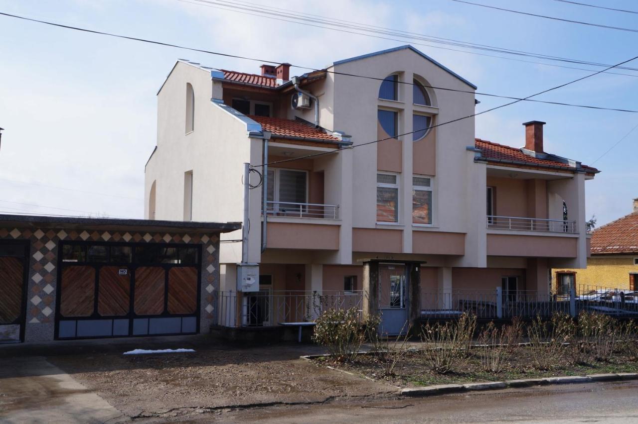 Dessi Apartment Плевен Екстериор снимка